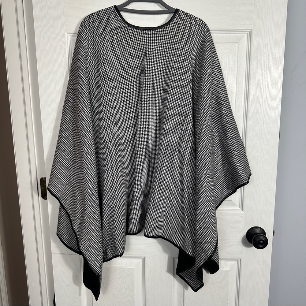 Talbots one size wrap, reversible, houndstooth, faux leather trim, fall, autumn - Picture 7 of 7